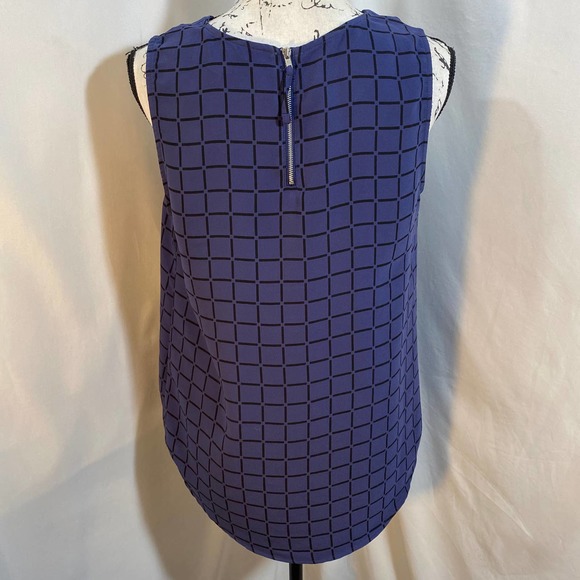 Saint Tropez West Woman's Crew Neck Sleeveless Zipper Back Blouse Sz M - Picture 3 of 9